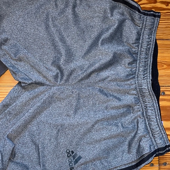 ADIDAS Men’s Sweatpants in EUC - Picture 6 of 10